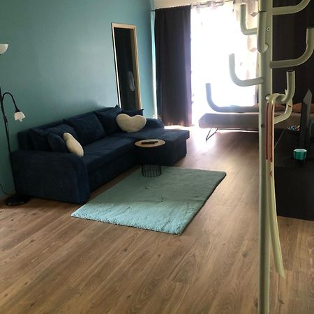 Kalevite Kodu 2-Toaline Apartment! Kuressaare Buitenkant foto