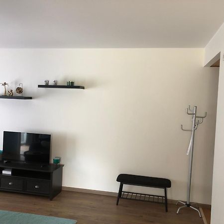 Kalevite Kodu 2-Toaline Apartment! Kuressaare Buitenkant foto