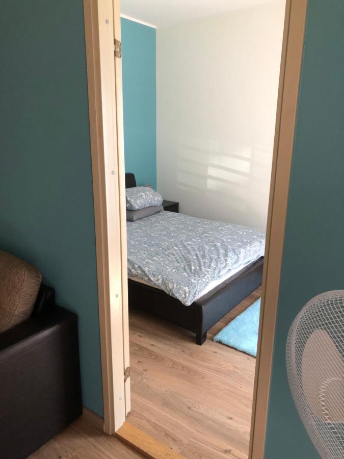 Kalevite Kodu 2-Toaline Apartment! Kuressaare Buitenkant foto